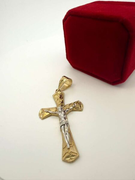 pendant crucifix w/christ 10k Weight 4.4gr