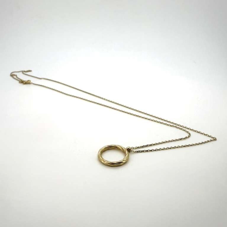 chain/pendant thread with a loop 10k Size size17.5/0.65mm Weight 1.75gr