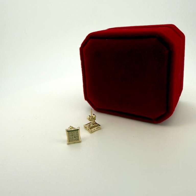 Earring squares w/zirc 10k zirc W Weight 1.35gr