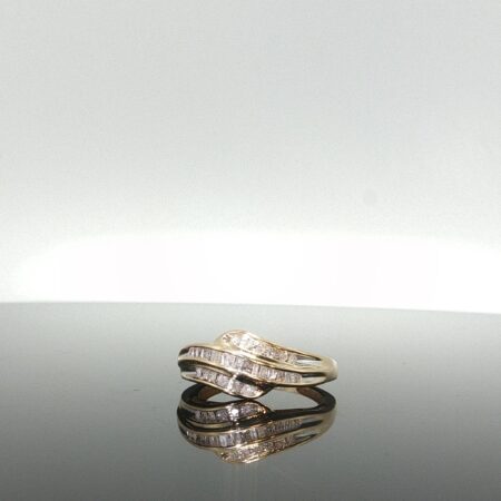 Ring/diam 3 line w/diam 10k diamante size7 3.3gr