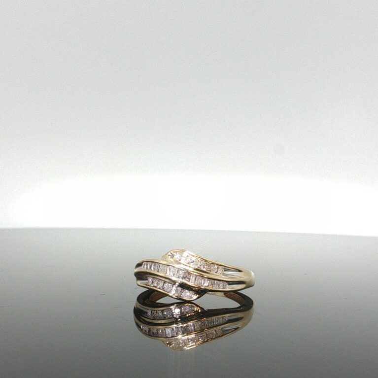 Ring/diam 3 line w/diam 10k diamante size7 3.3gr