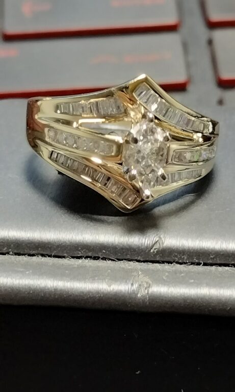 anillo Diam 3 lineas c/lagrima Diamantes 14k diamante Size size9 Weight 9.15gr