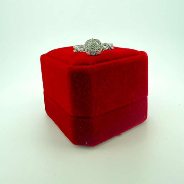 Ring square,2 level,& bow 10k diamante Size size7 Weight 0.30ctw