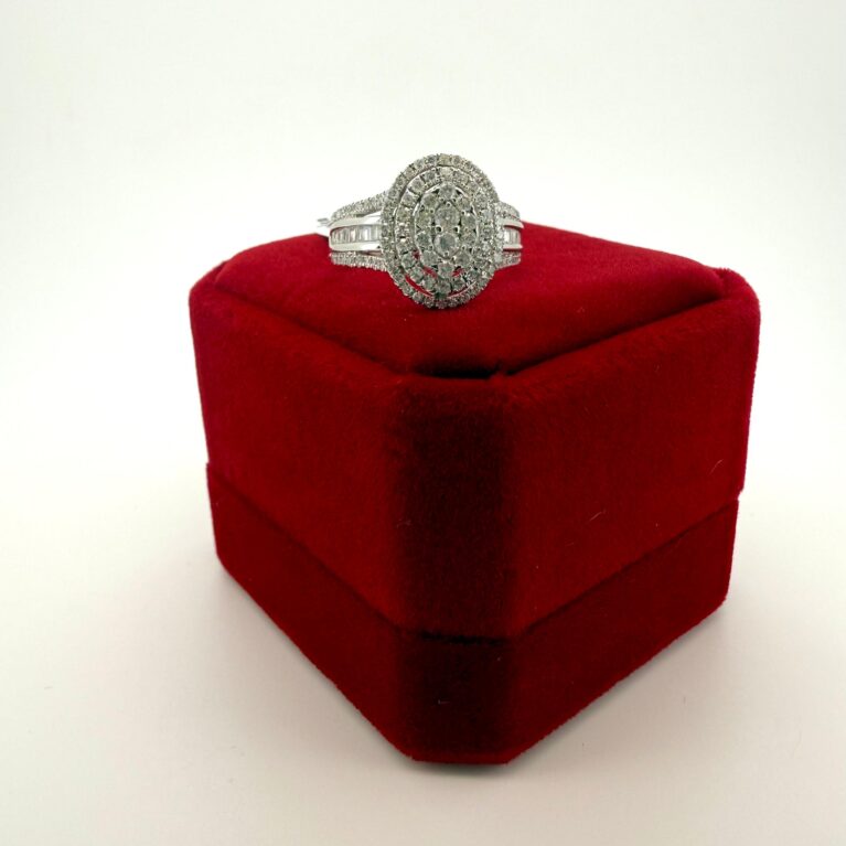 Ring Round 3 level 10k diam Size size7 Weight 1.ctw