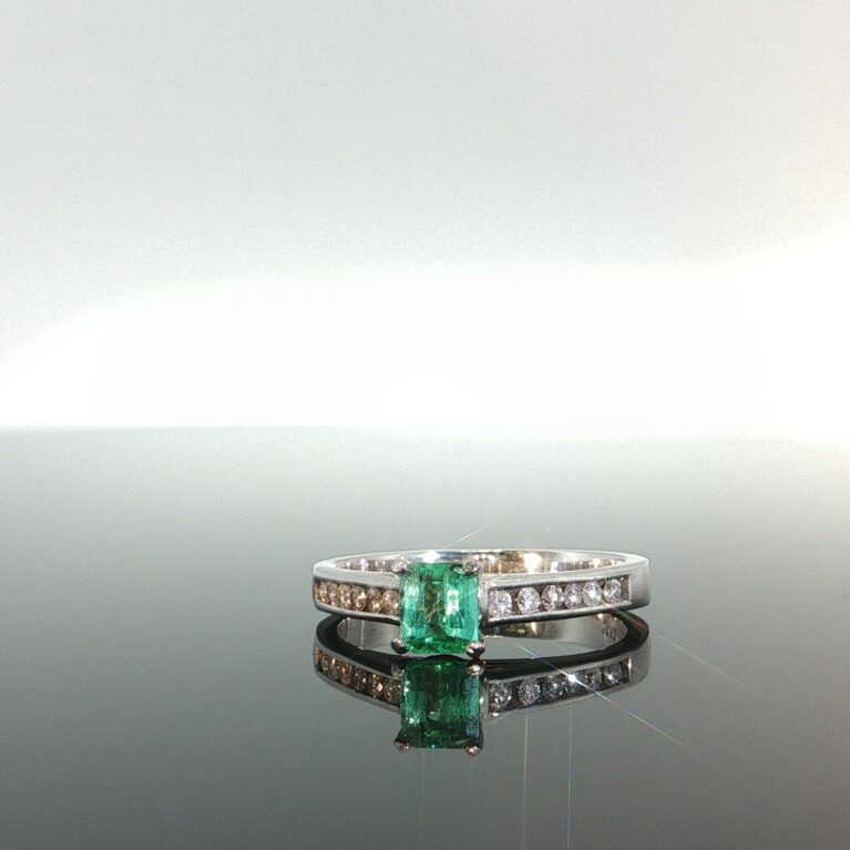 Ring diamond/emerald Ring diamond/emerald 14k diamond/emerald size 7 3.3gr