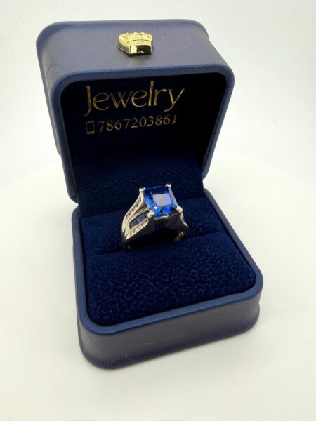 Ring diamond/sapphire Ring diamond/sapphire 10k diamond/sapphire size 7 6.4gr