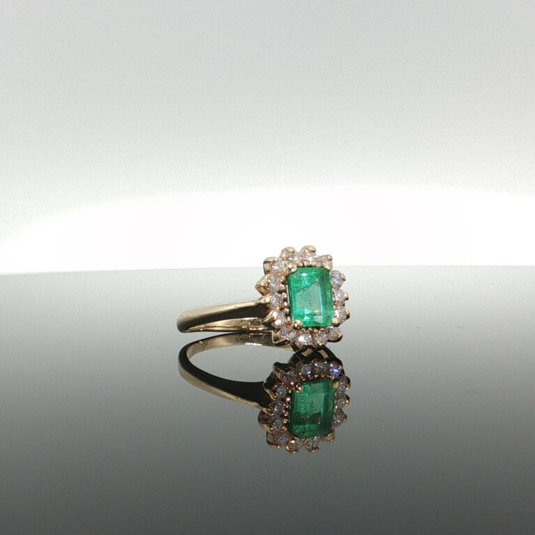 Ring diamond/emerald Ring diamond/emerald 14k diamond/emerald size 8.5 4.5gr