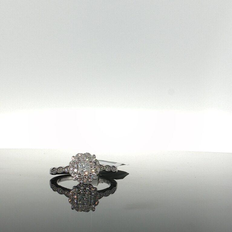Ring flower 3 level 14k diamante size7 3.8gr 2.5tc