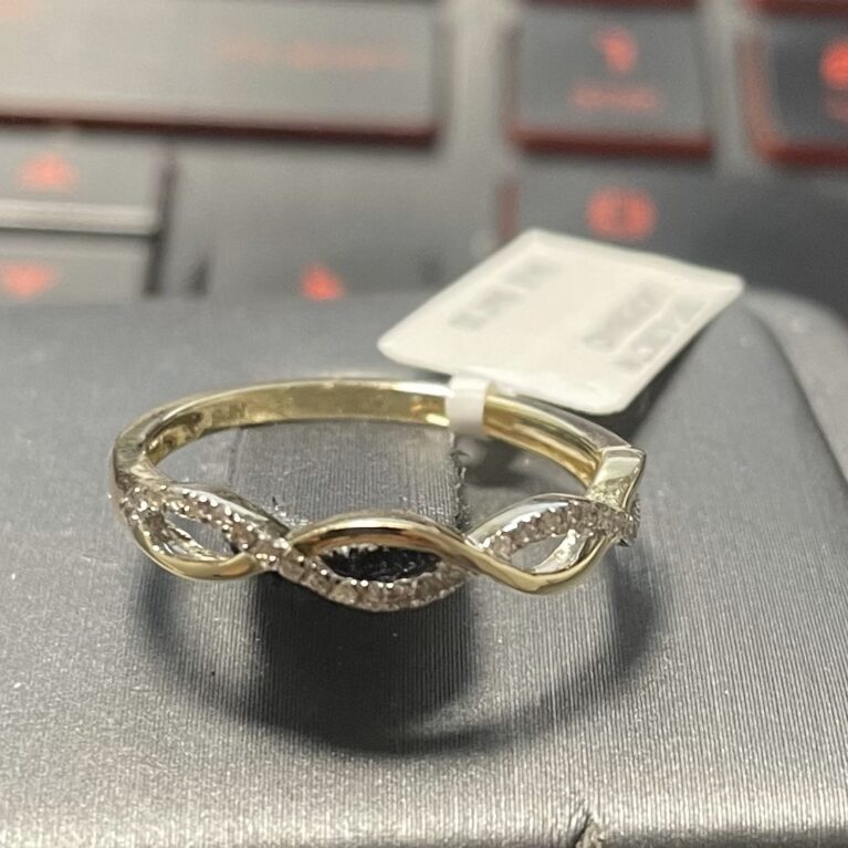 anillo trenzado 10k diamante Size size7 Weight 0.09ctw