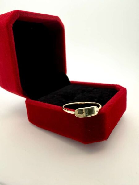 Ring Thin, smooth 10k Size 7 Weight 0.8gr