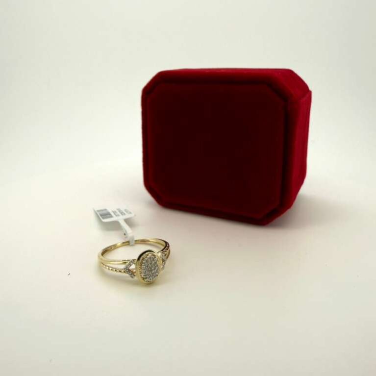Ring + Diamond ladiesring oval 10k Size 7/0.08ctw Weight 1.5gr