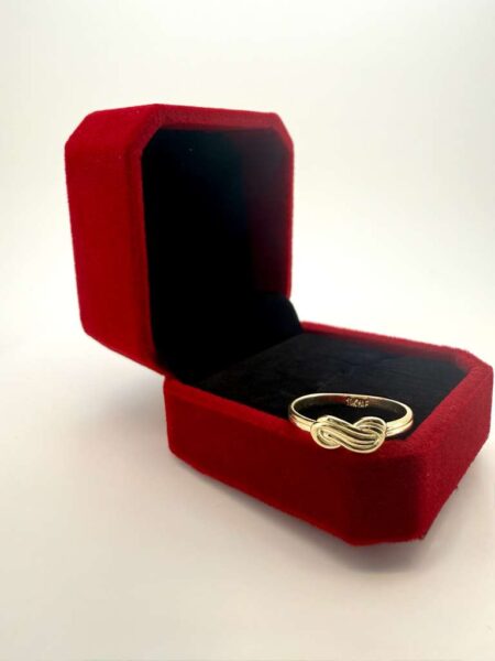 Ring 10k  size 7 Weight 1.4gr