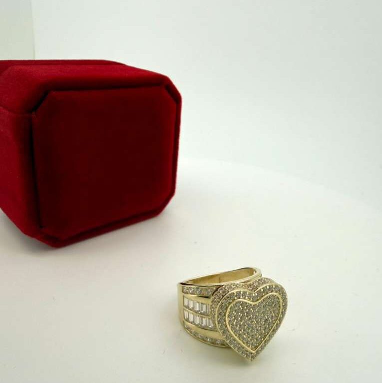 Ring heart w/zirc 14k Size 8 Weight 9.2gr