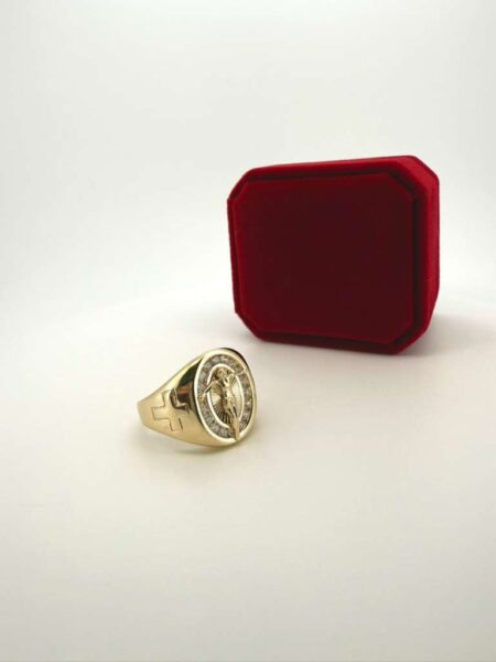 Ring round w/christ zirc 10k Size 10 Weight 6.9gr
