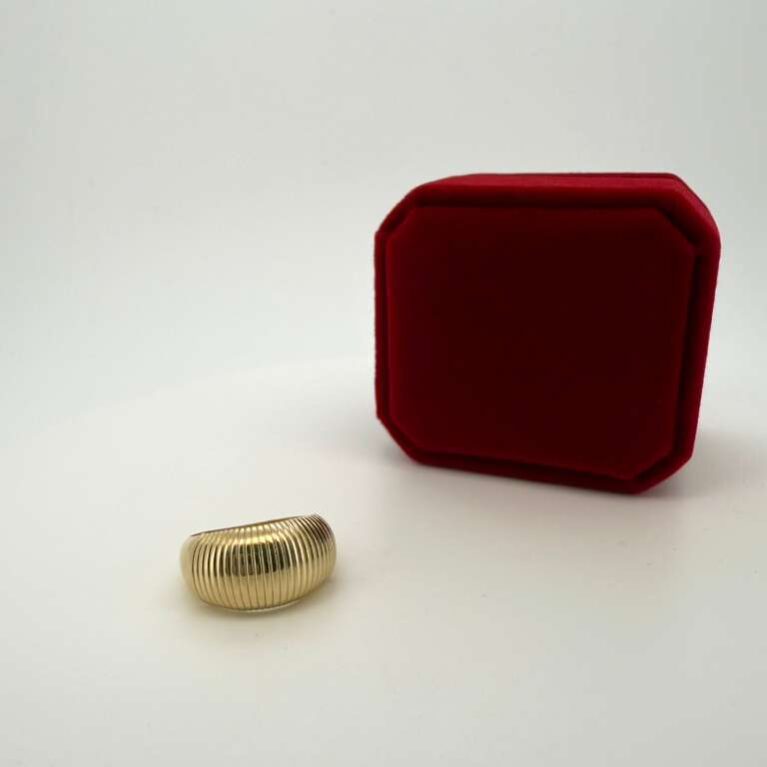 Ring shell 14k Size 7 Weight 3.95gr