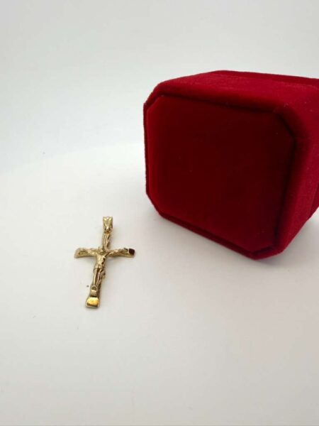 pendant crucifix w/christ 10k Weight 1.8gr