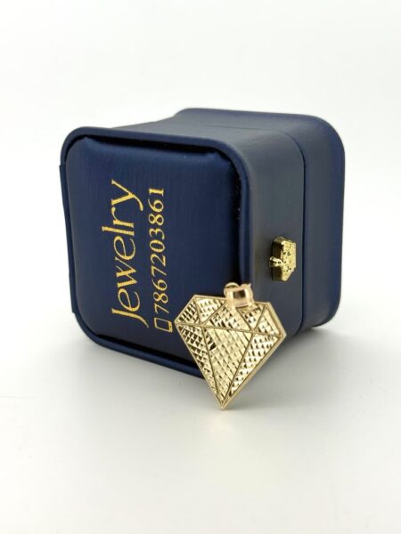 pendant 10k Size Weight 1.9gr