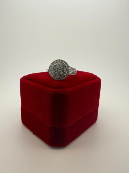 Ring Round 3 level 10k  size7/1.ctw Weight 4.8gr