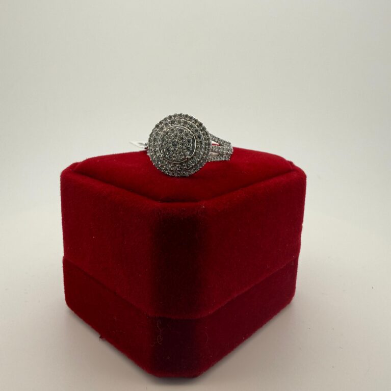 Ring Round 3 level 10k  size7/1.ctw Weight 4.8gr