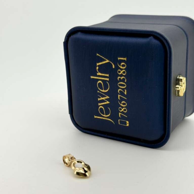 Pendant 10k  Weight 0.4gr