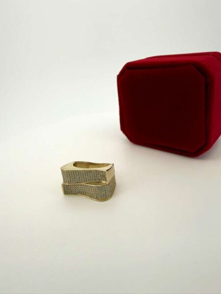 Ring Double shells 10k zirc W  size6.75 Weight 5.5gr