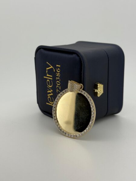 Pendant 10k  Weight 5.3gr