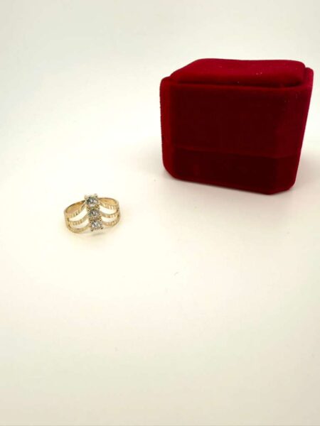 Ring 14k zirc W  size7 Weight 2.85gr
